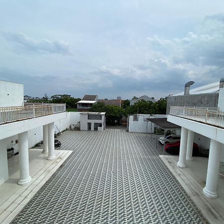 Griya Rw Family Guest House Redpartner Solo Zewnętrze zdjęcie