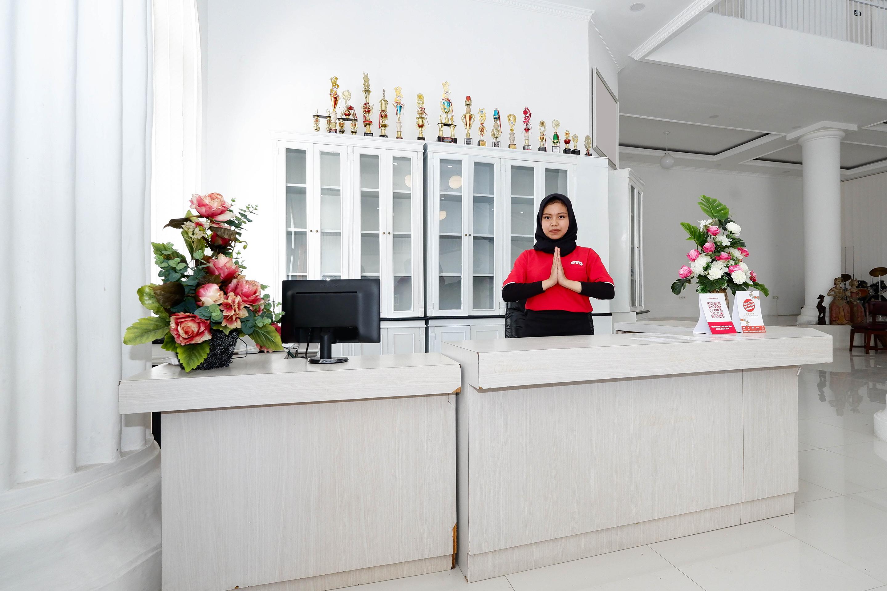 Griya Rw Family Guest House Redpartner Solo Zewnętrze zdjęcie