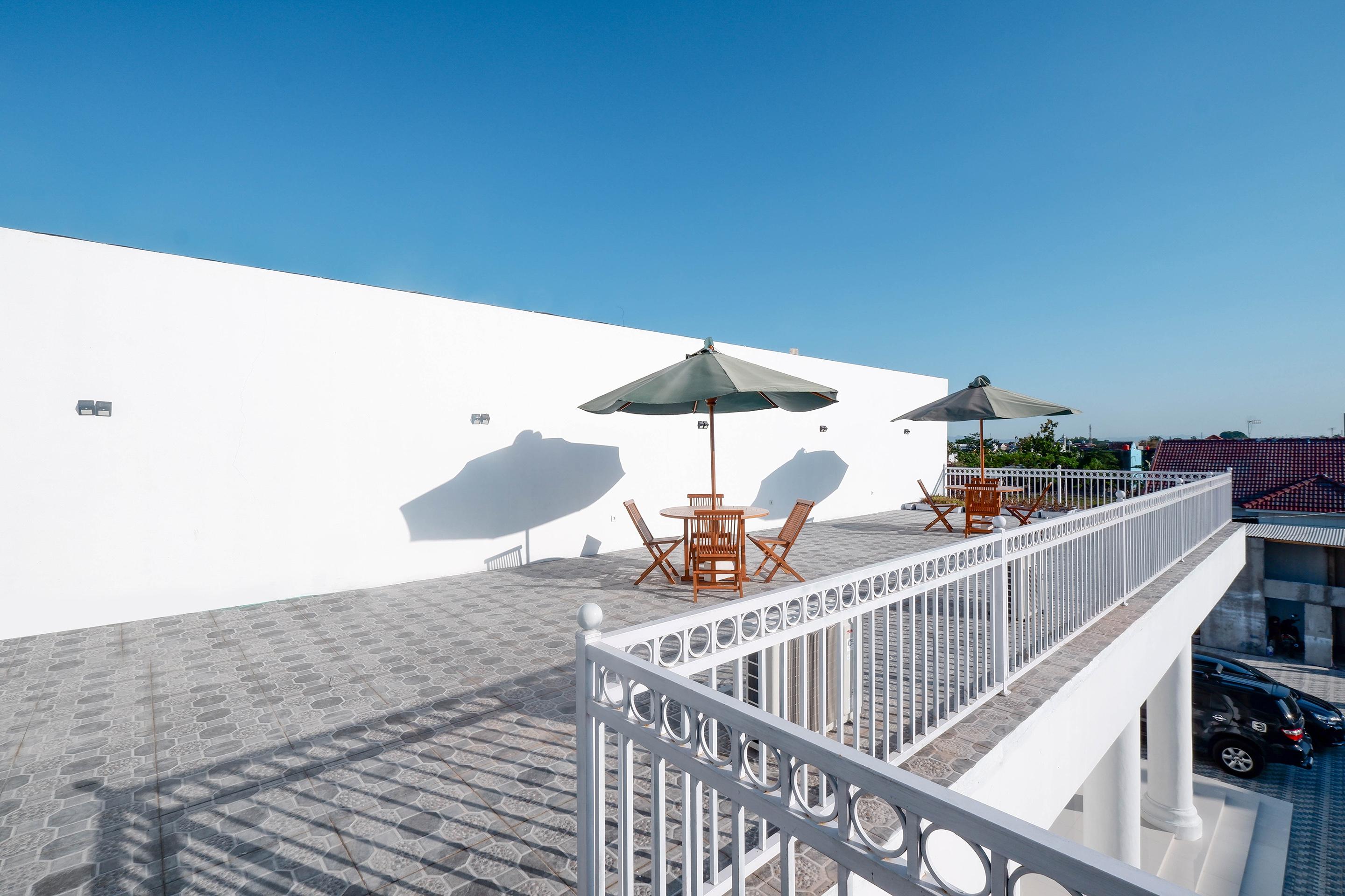 Griya Rw Family Guest House Redpartner Solo Zewnętrze zdjęcie