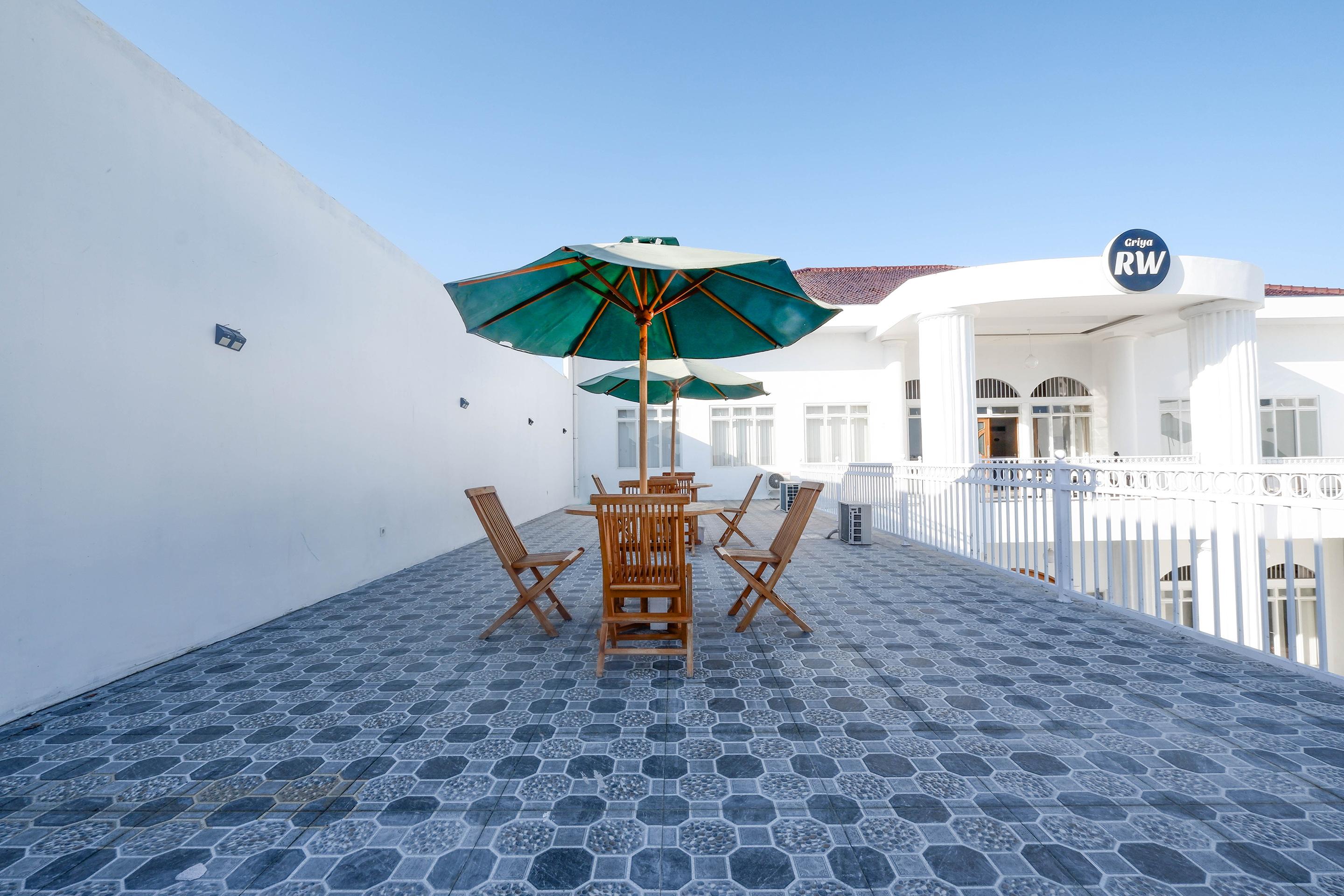 Griya Rw Family Guest House Redpartner Solo Zewnętrze zdjęcie