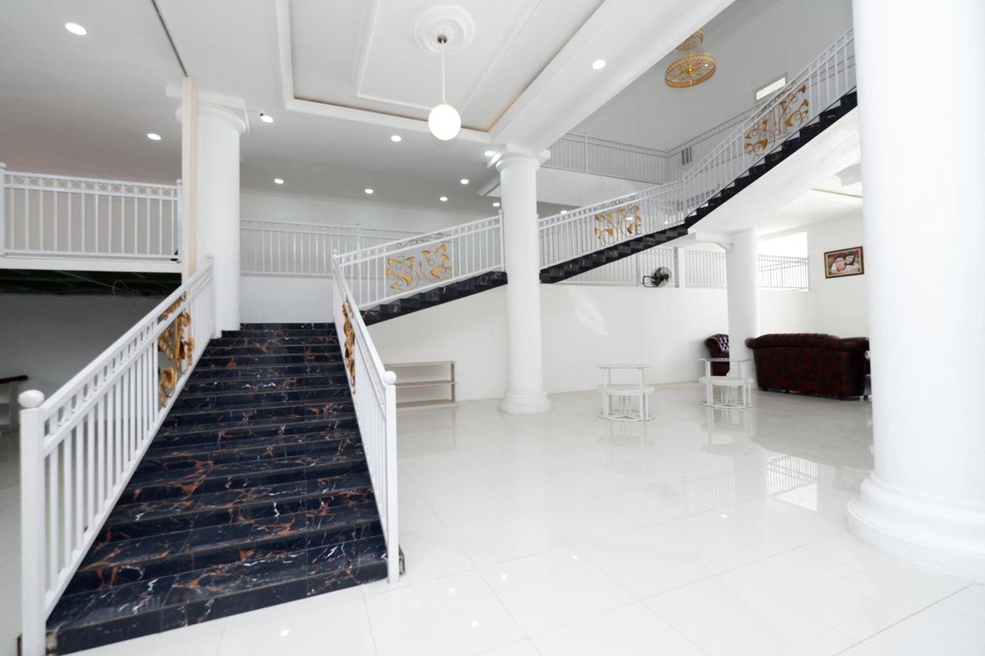 Griya Rw Family Guest House Redpartner Solo Zewnętrze zdjęcie
