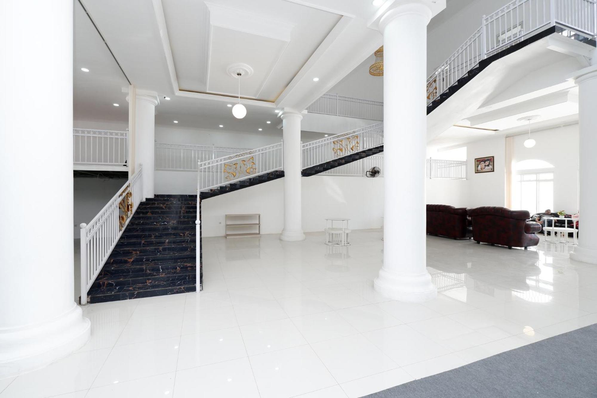 Griya Rw Family Guest House Redpartner Solo Zewnętrze zdjęcie