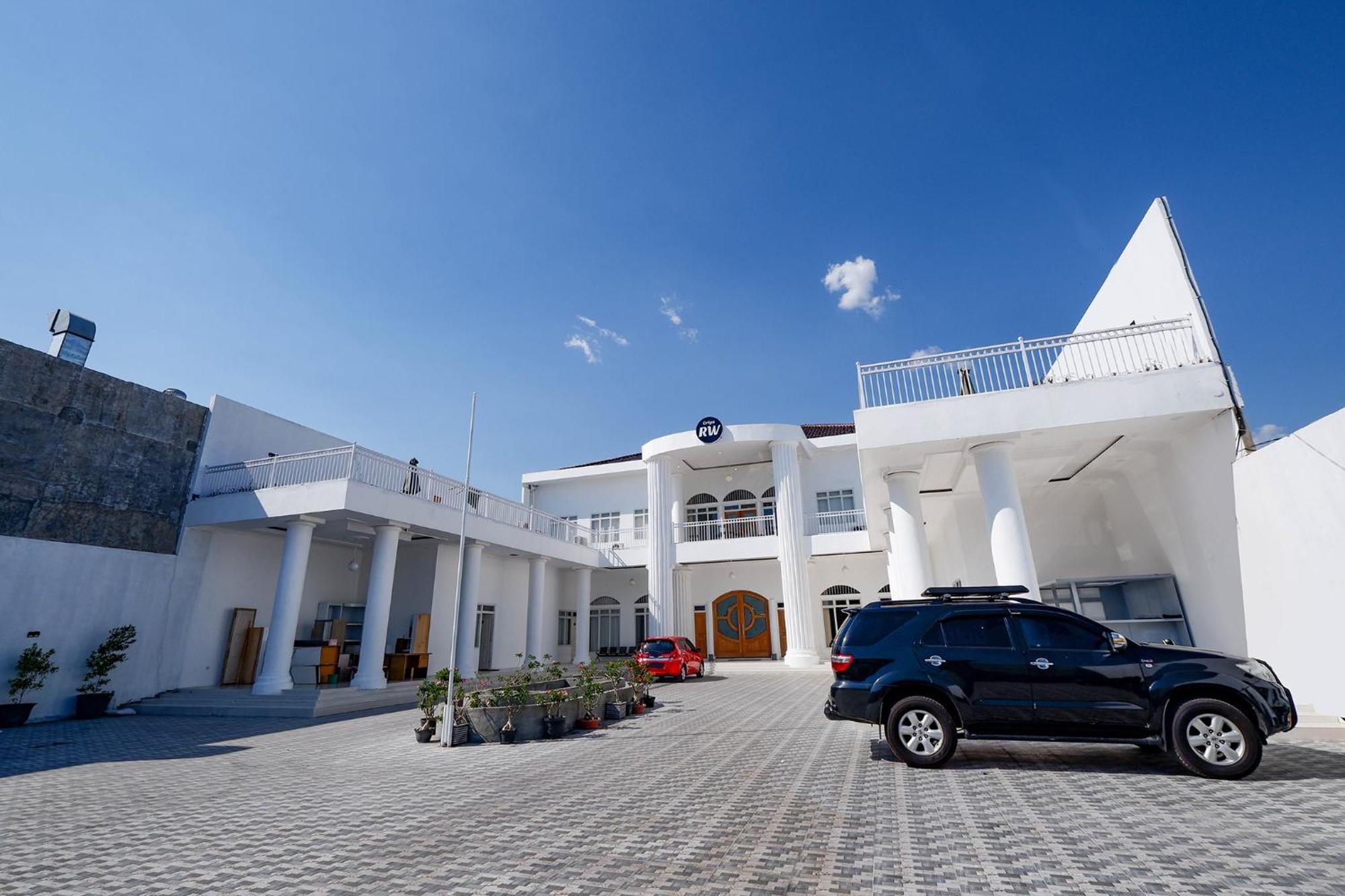 Griya Rw Family Guest House Redpartner Solo Zewnętrze zdjęcie
