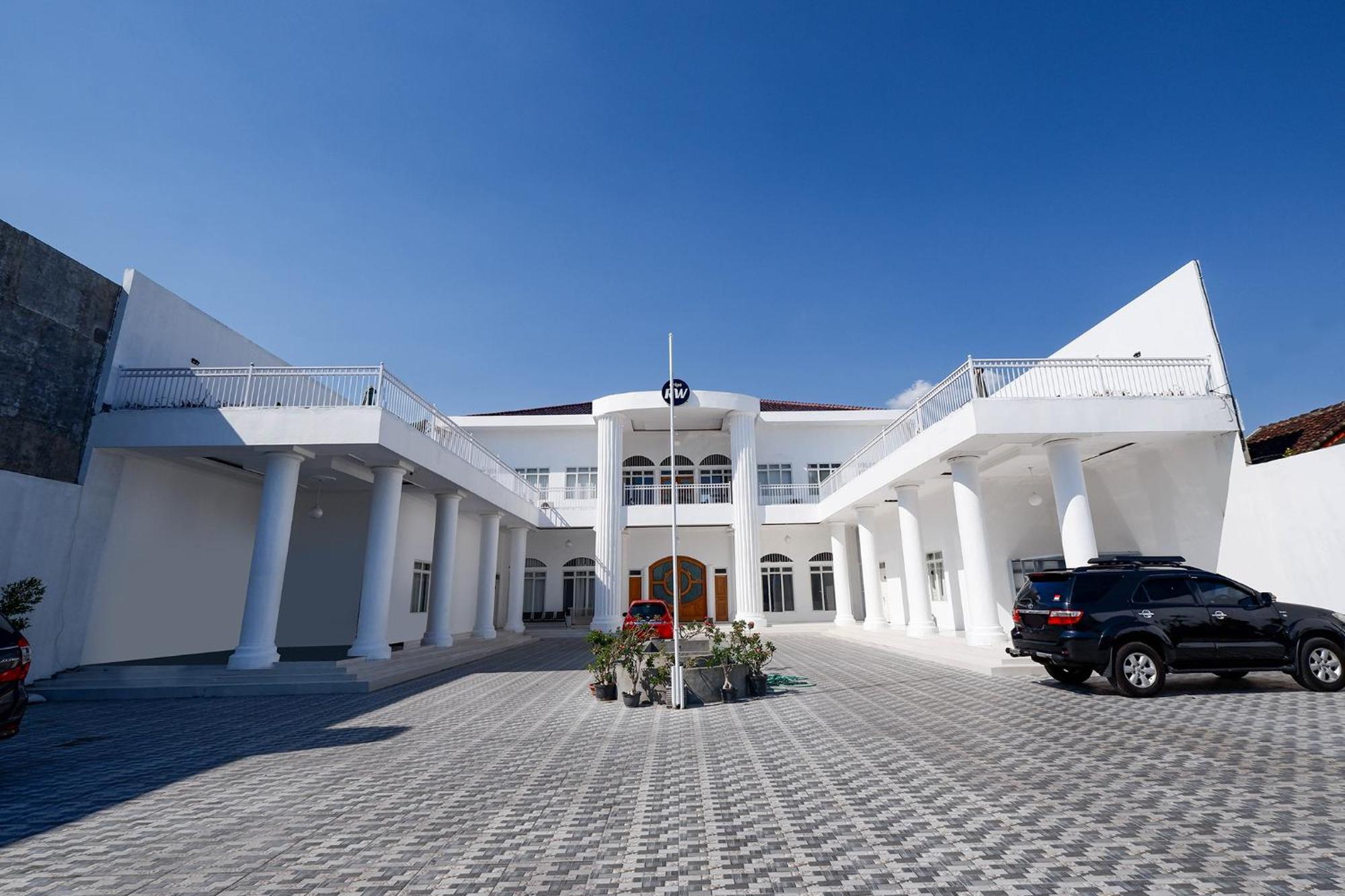 Griya Rw Family Guest House Redpartner Solo Zewnętrze zdjęcie