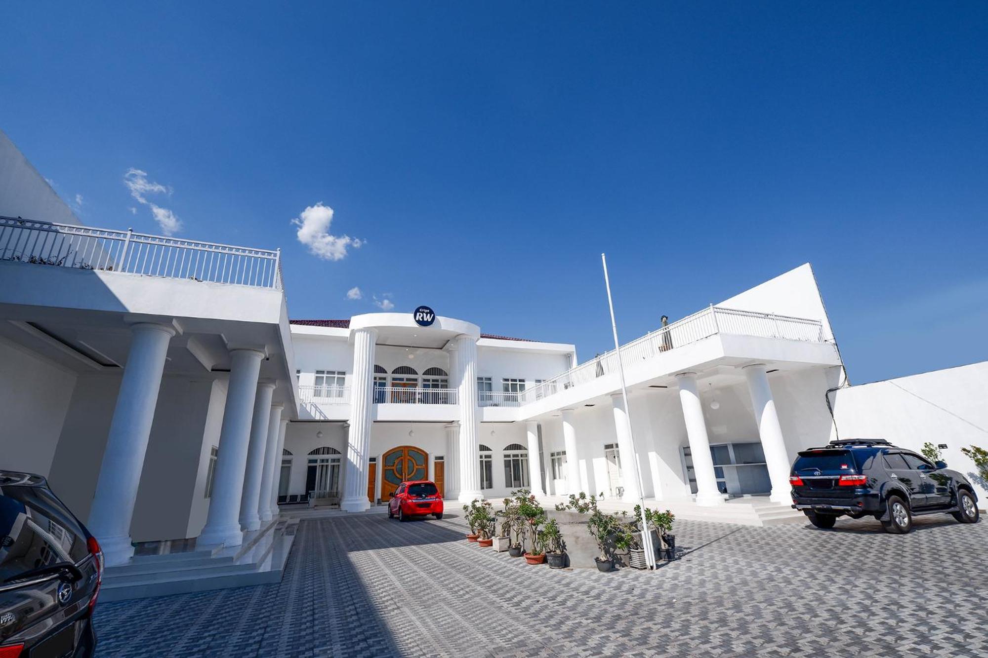 Griya Rw Family Guest House Redpartner Solo Zewnętrze zdjęcie