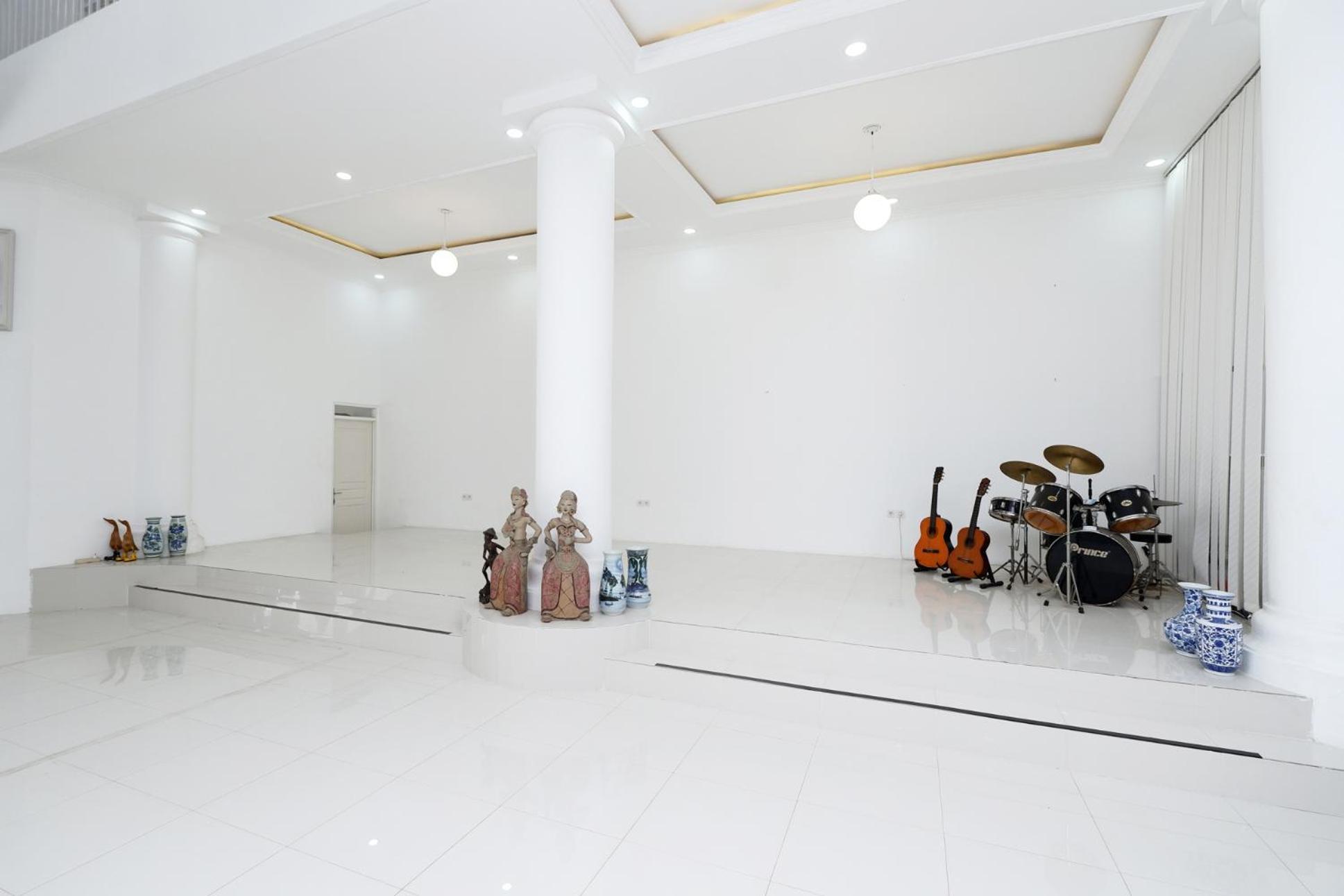 Griya Rw Family Guest House Redpartner Solo Zewnętrze zdjęcie