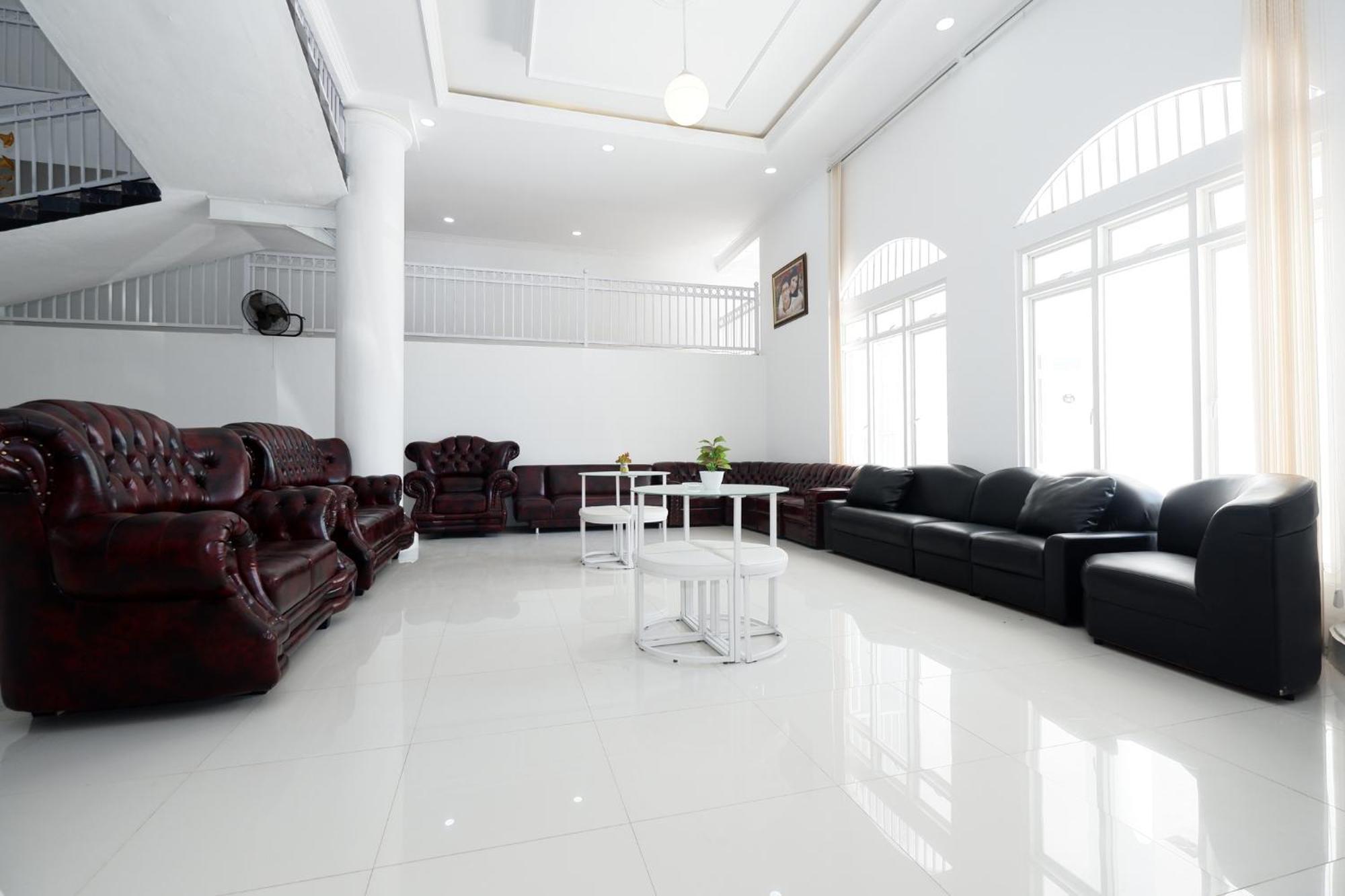 Griya Rw Family Guest House Redpartner Solo Zewnętrze zdjęcie