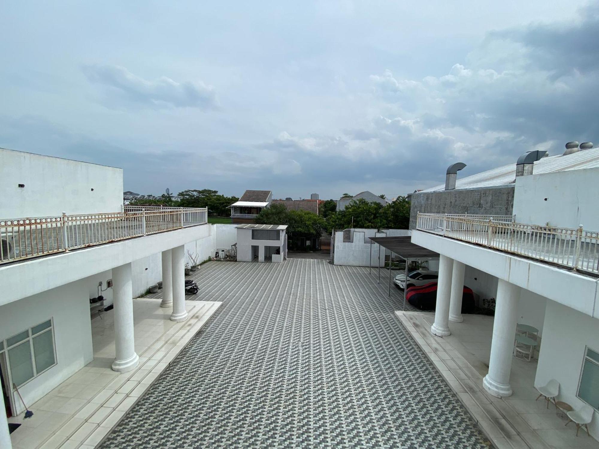 Griya Rw Family Guest House Redpartner Solo Zewnętrze zdjęcie