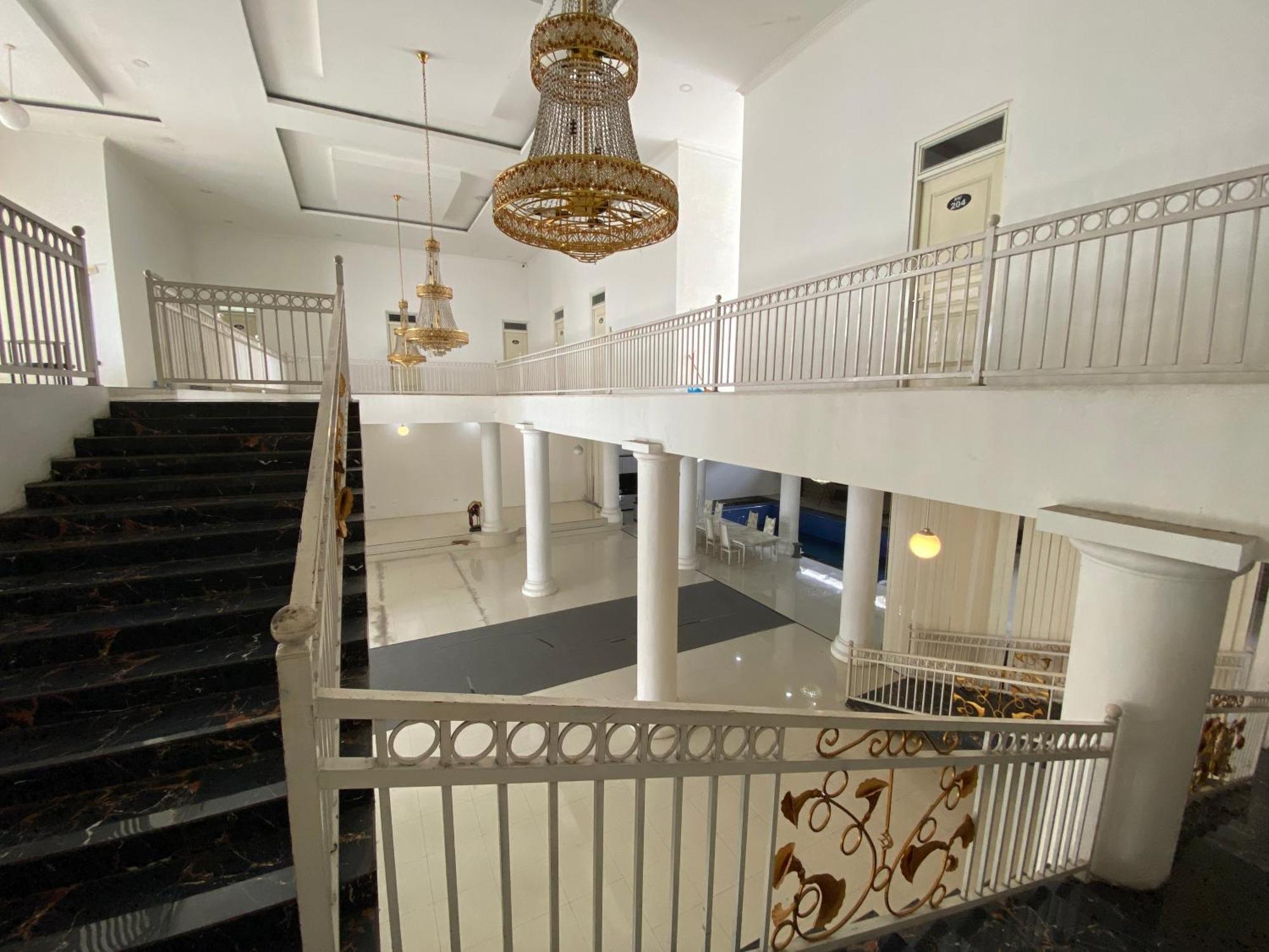 Griya Rw Family Guest House Redpartner Solo Zewnętrze zdjęcie