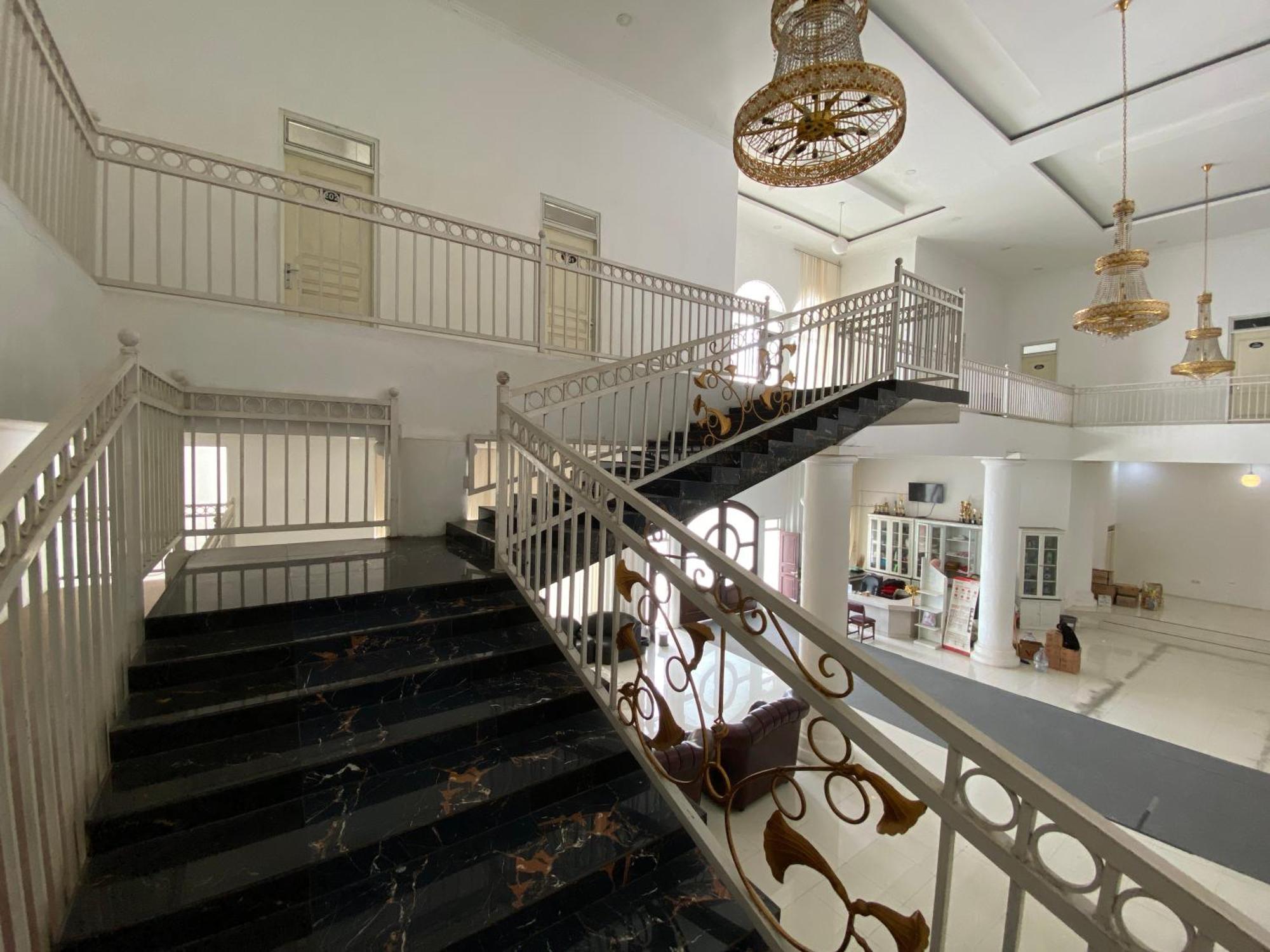 Griya Rw Family Guest House Redpartner Solo Zewnętrze zdjęcie