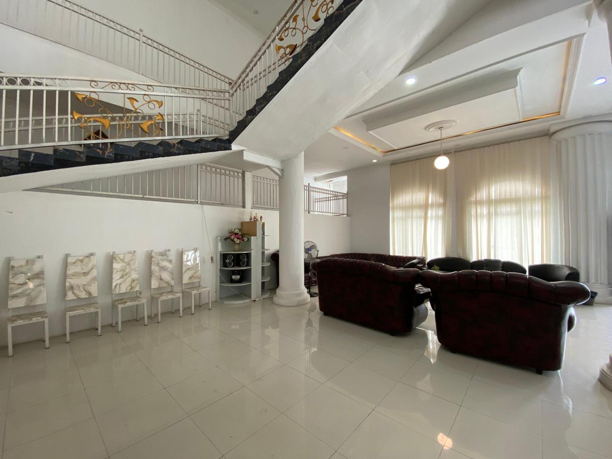 Griya Rw Family Guest House Redpartner Solo Zewnętrze zdjęcie