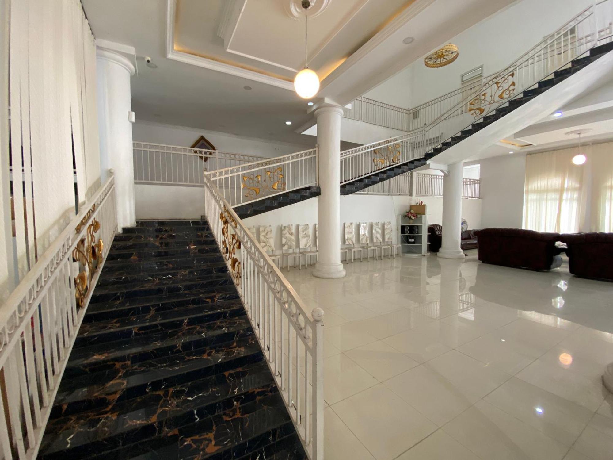 Griya Rw Family Guest House Redpartner Solo Zewnętrze zdjęcie
