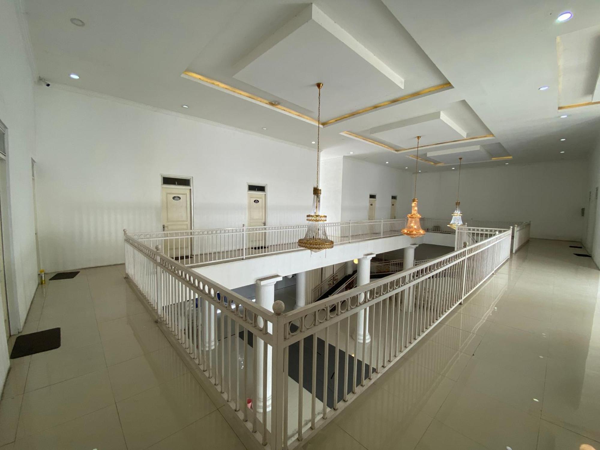 Griya Rw Family Guest House Redpartner Solo Zewnętrze zdjęcie
