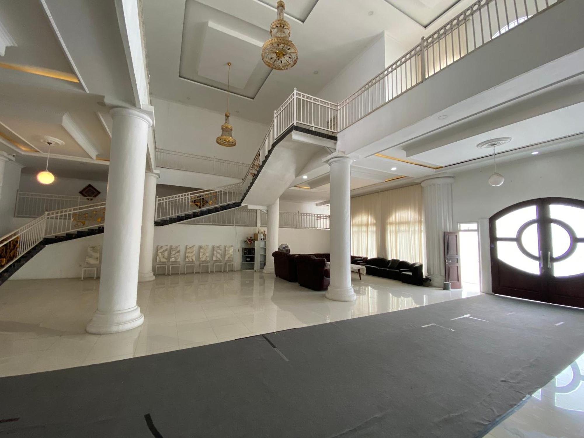 Griya Rw Family Guest House Redpartner Solo Zewnętrze zdjęcie