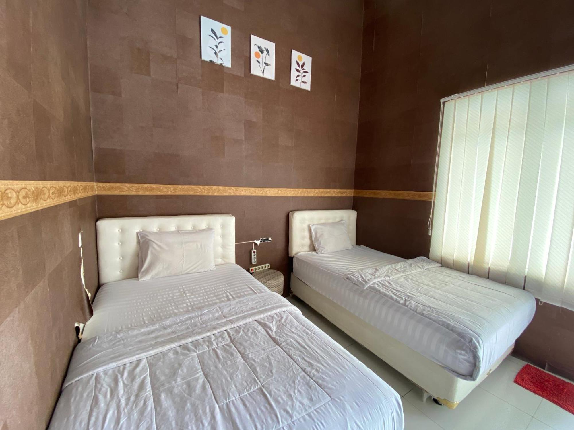Griya Rw Family Guest House Redpartner Solo Zewnętrze zdjęcie
