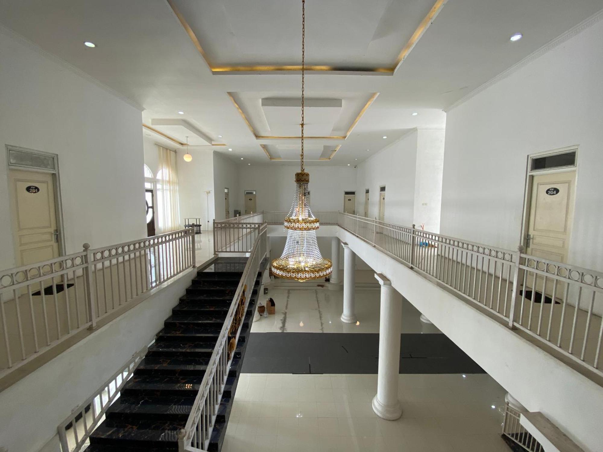 Griya Rw Family Guest House Redpartner Solo Zewnętrze zdjęcie