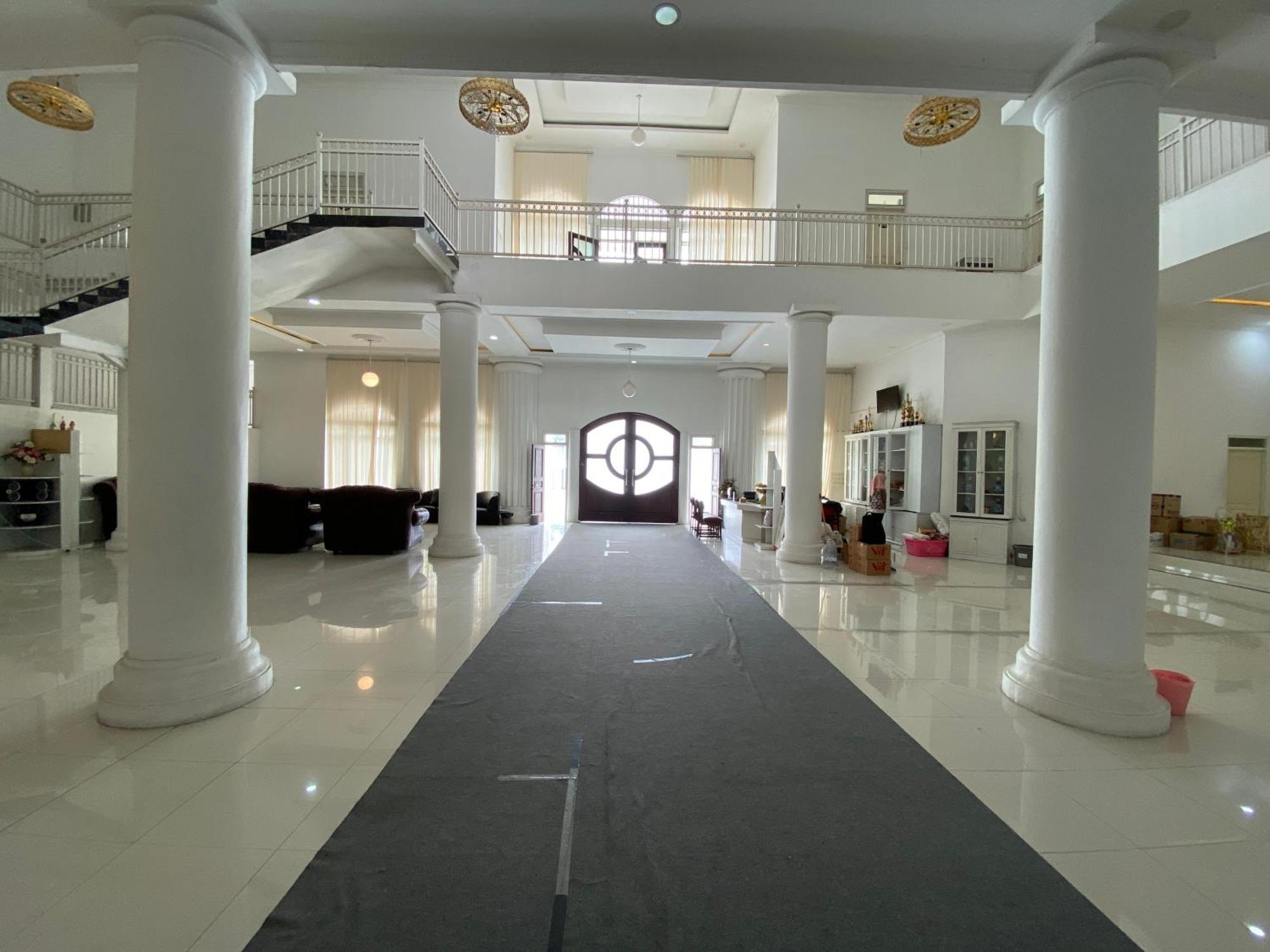 Griya Rw Family Guest House Redpartner Solo Zewnętrze zdjęcie