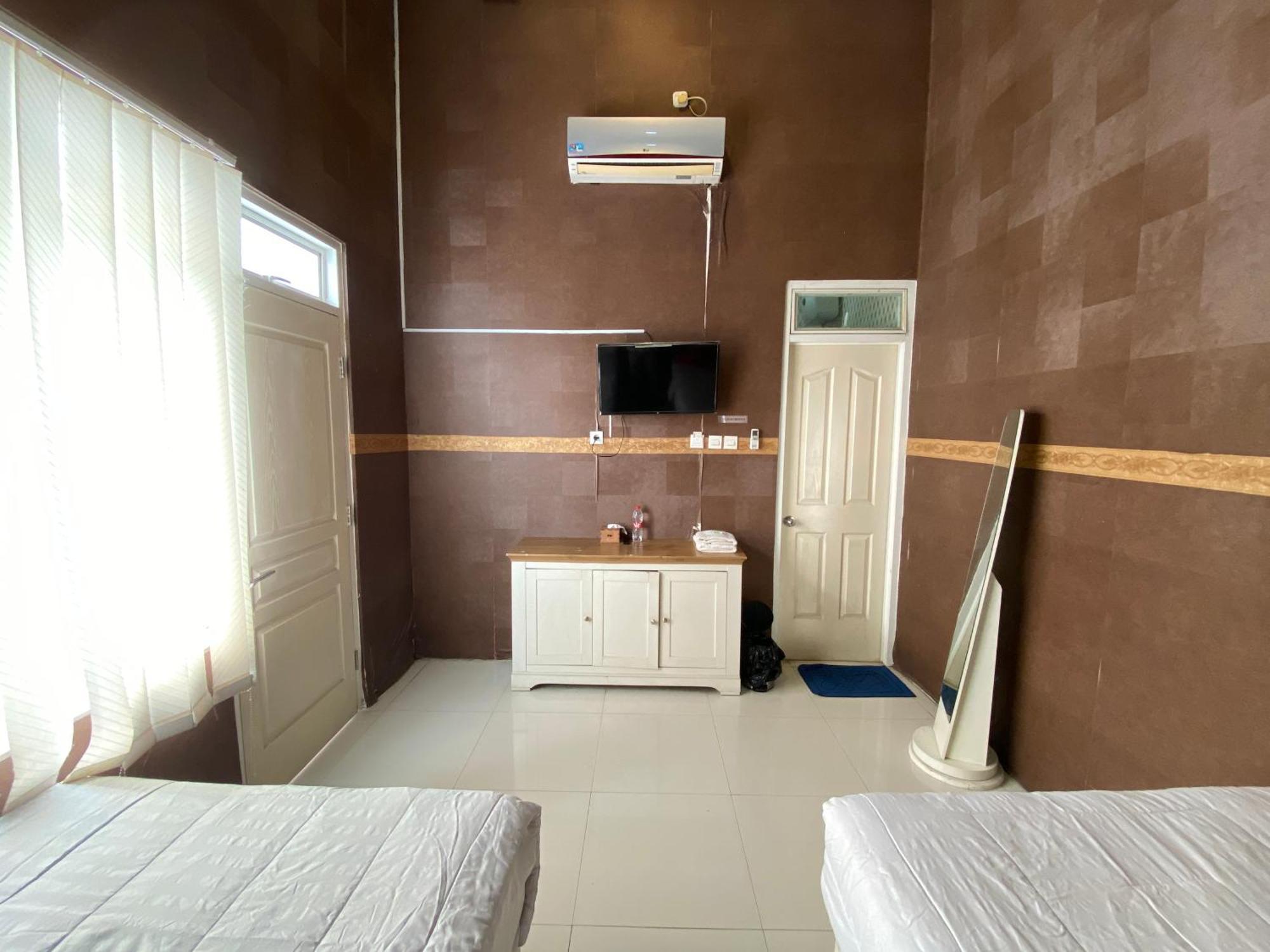Griya Rw Family Guest House Redpartner Solo Zewnętrze zdjęcie