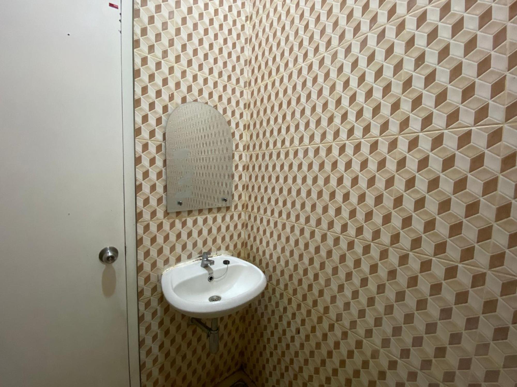 Griya Rw Family Guest House Redpartner Solo Zewnętrze zdjęcie