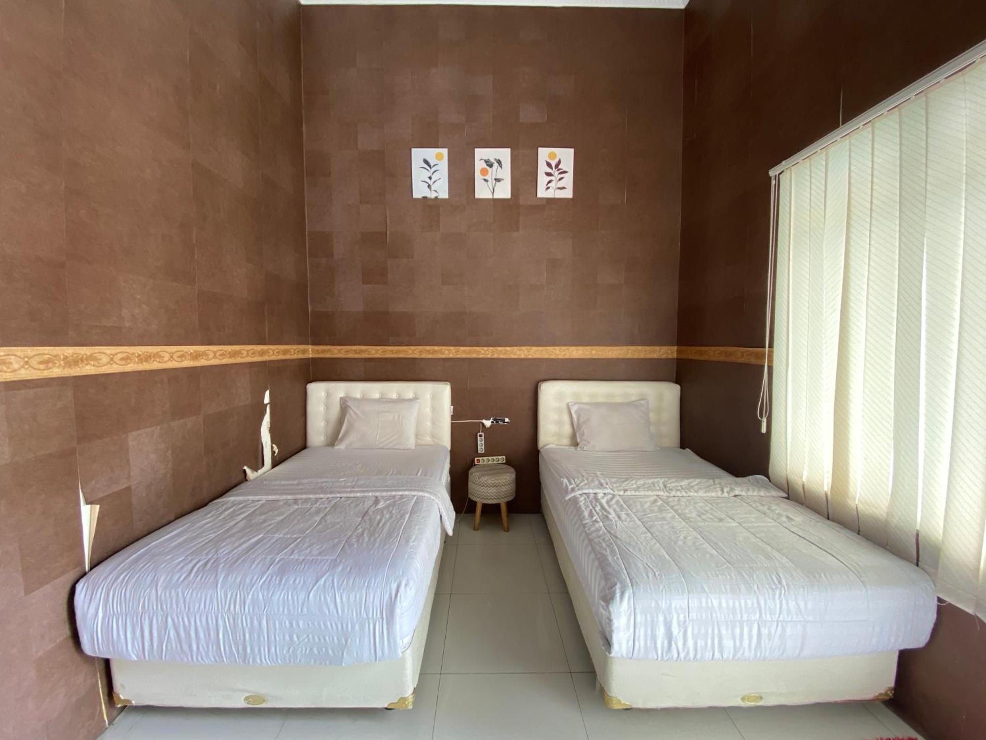 Griya Rw Family Guest House Redpartner Solo Zewnętrze zdjęcie
