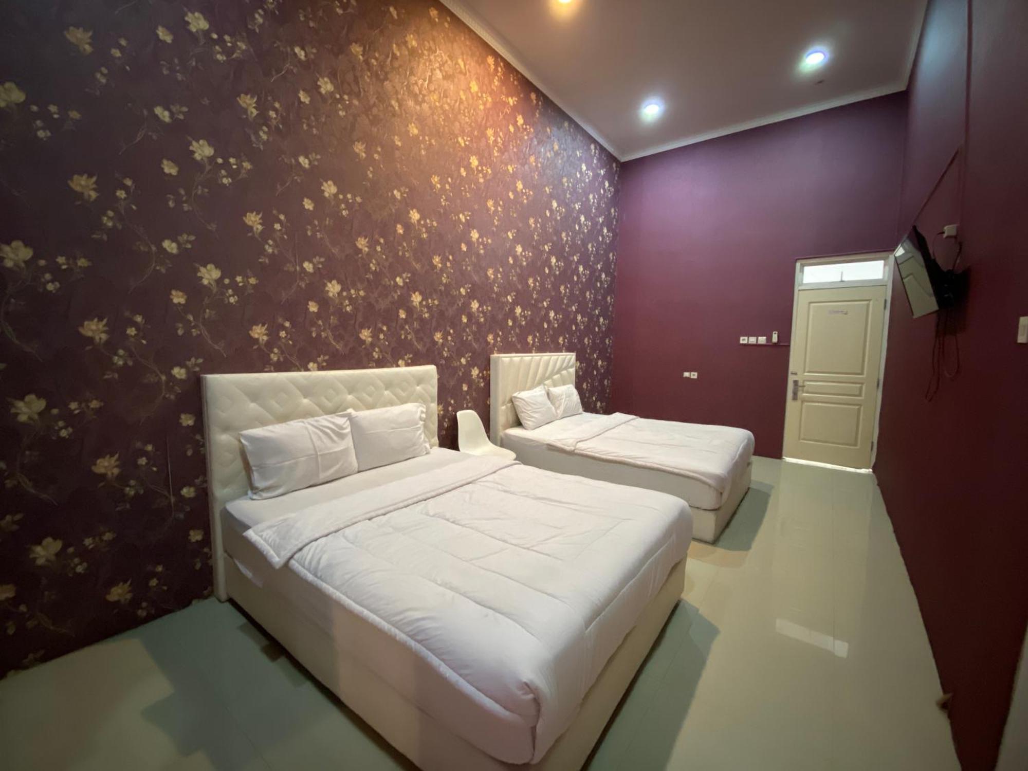 Griya Rw Family Guest House Redpartner Solo Zewnętrze zdjęcie