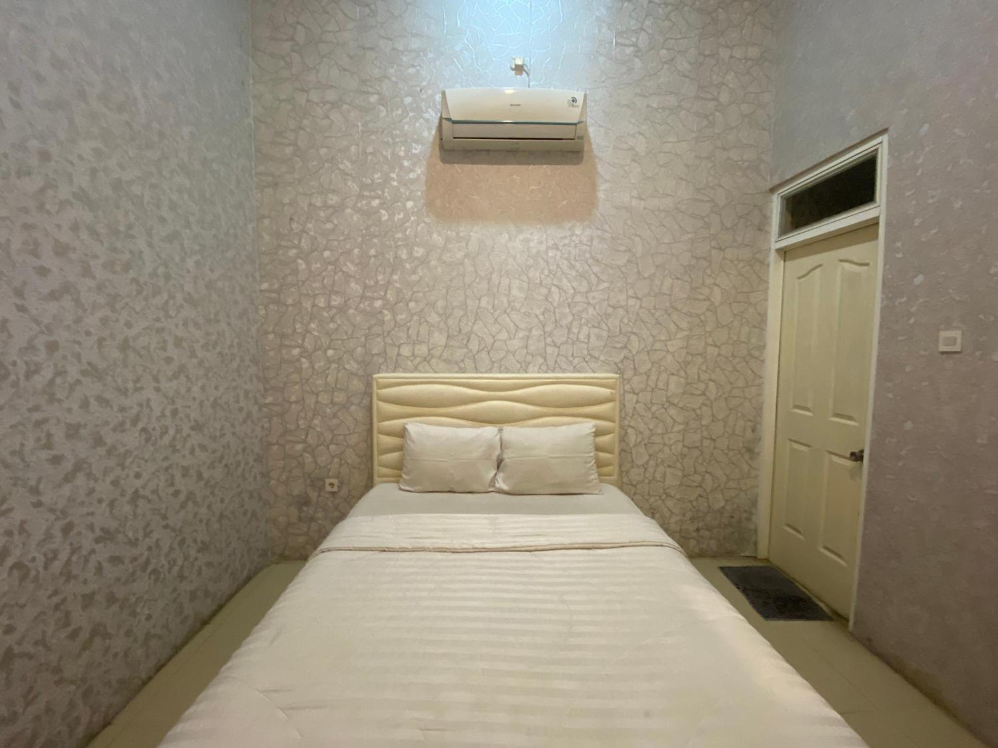 Griya Rw Family Guest House Redpartner Solo Zewnętrze zdjęcie
